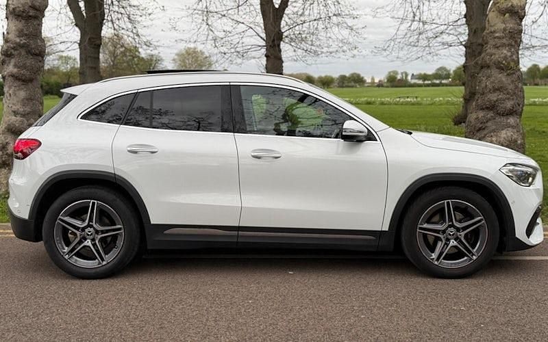 Used Mercedes GLA180 AMG Line Premium Plus 136 HP (100 kW) 2022 White SUV