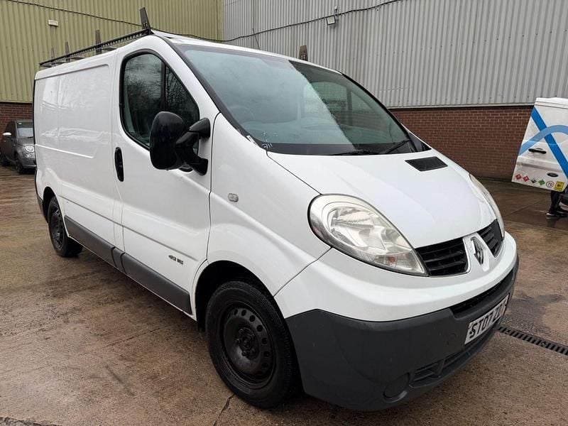 Used Renault Trafic 115 HP (84 kW) 2011 White MPV