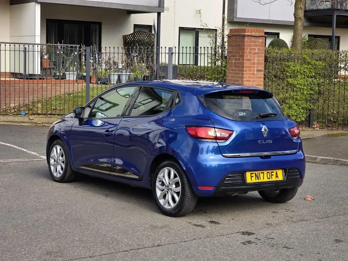 Used Renault Clio Dynamique 75 HP (55 kW) 2017 Blue Hatchback