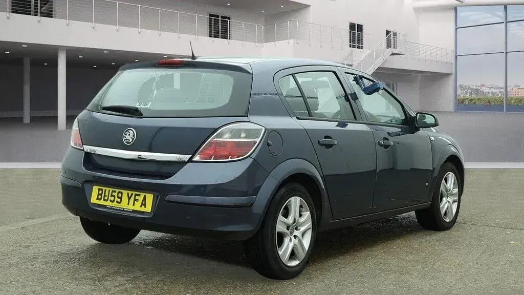 Used Vauxhall Astra Club 138 HP (101 kW) 2009 Blue Hatchback