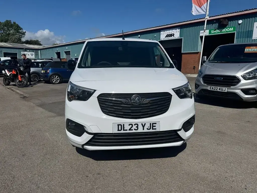 Used Vauxhall Combo S 100 HP (73 kW) 2023 White MPV