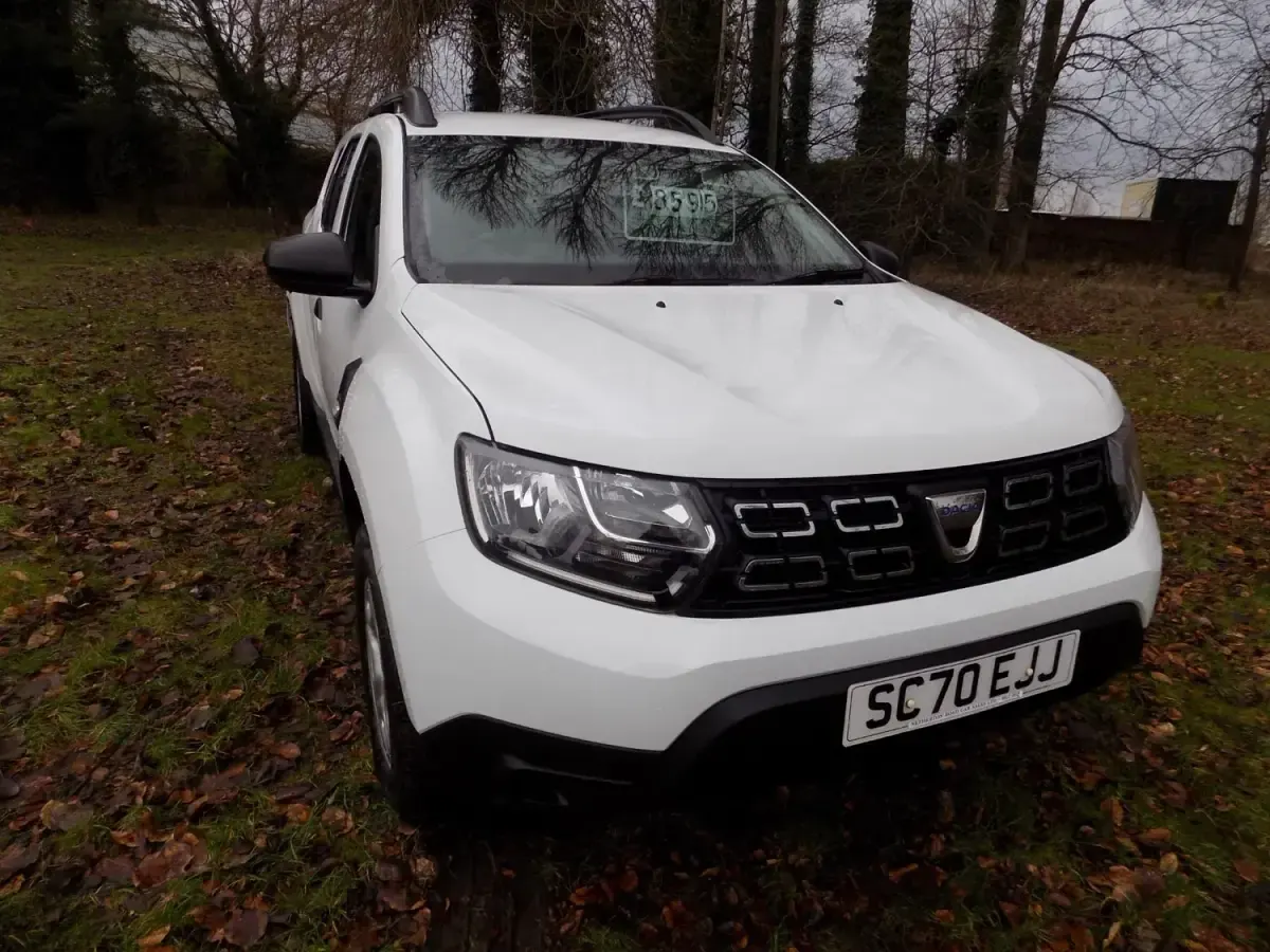 Begagnad Dacia Duster Essentiel 100 HK (73 kW) 2021 Vit SUV