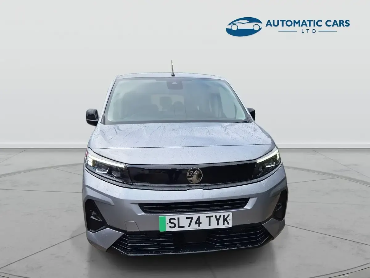 Used Vauxhall Combo Design Edition 100 kW (136 HP) 2024 Grey MPV