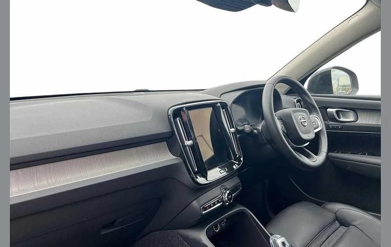 Usado Volvo XC40 Ultra 197 CV (144 kW) 2025 Plateado SUV