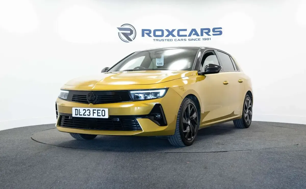 Used Vauxhall Astra S 130 HP (95 kW) 2023 Yellow/black Hatchback