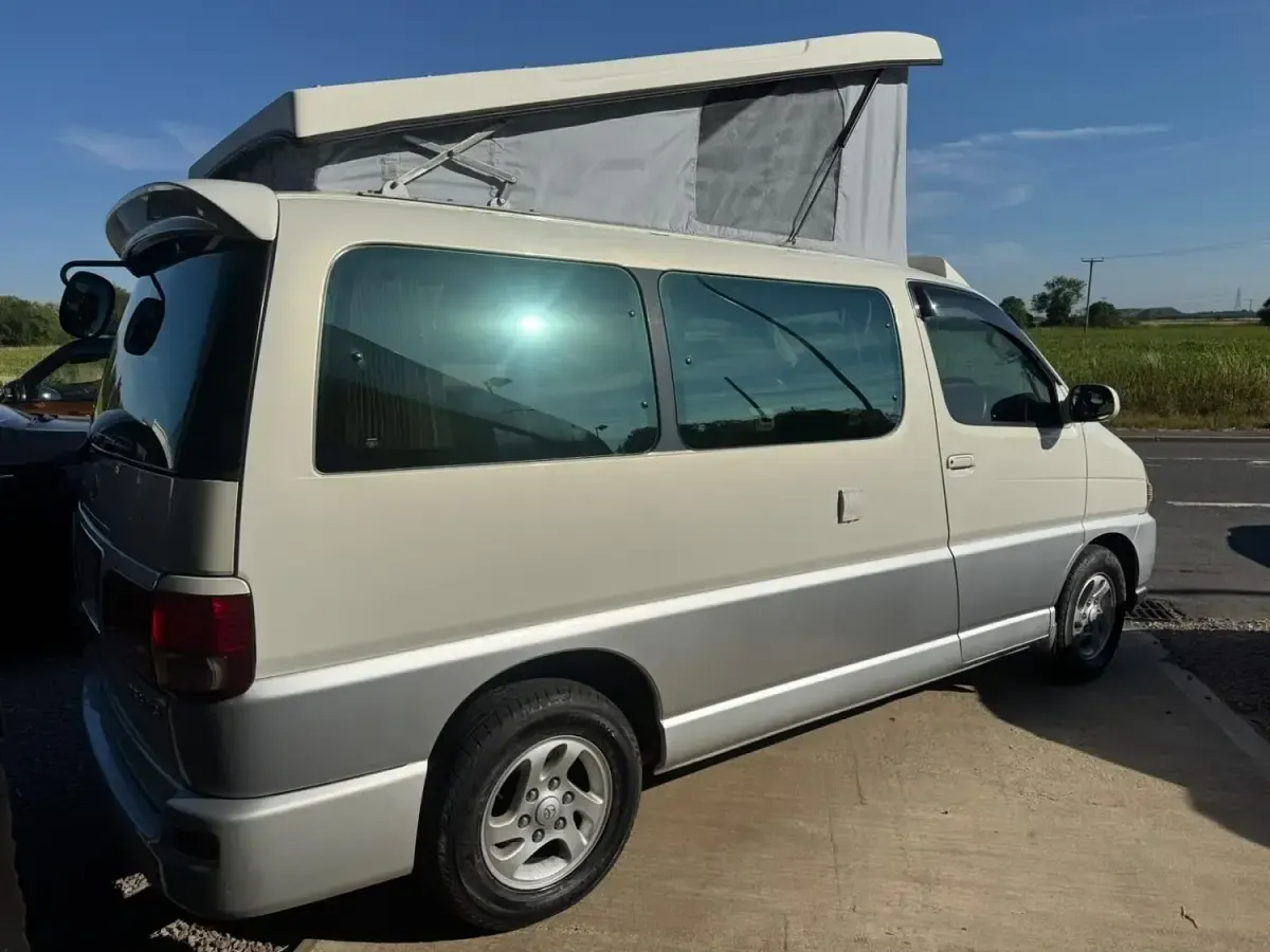 Used Toyota Regius 2016 White/silver Van