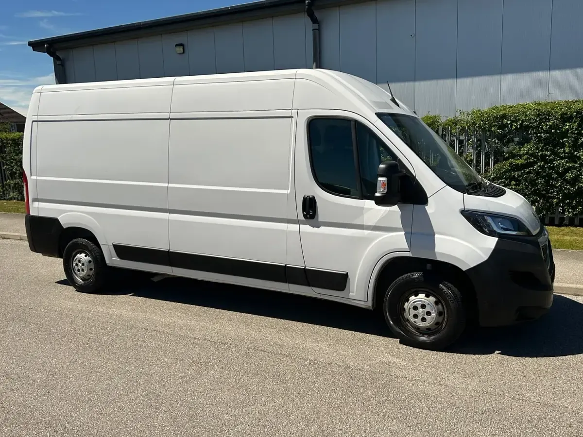 Used Peugeot Boxer 140 HP (102 kW) 2022 White Van