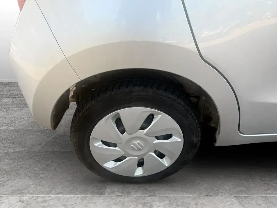 Used Suzuki Celerio 68 HP (50 kW) 2016 Silver Hatchback