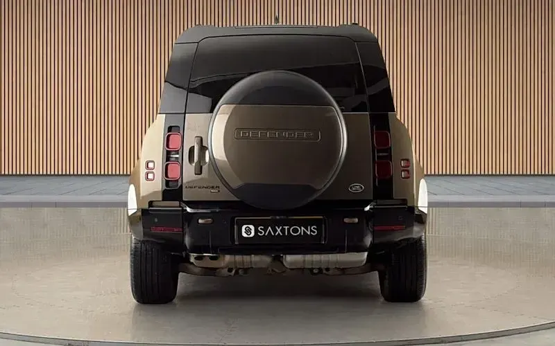 Used Land Rover Defender HSE Dynamic 300 HP (220 kW) 2024 SUV