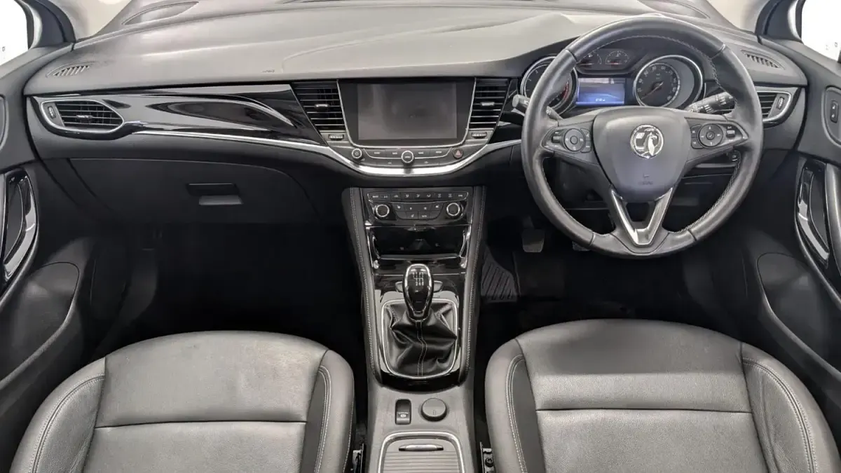 Begagnad Vauxhall Astra Elite 150 HK (110 kW) 2017 Svart Kombi