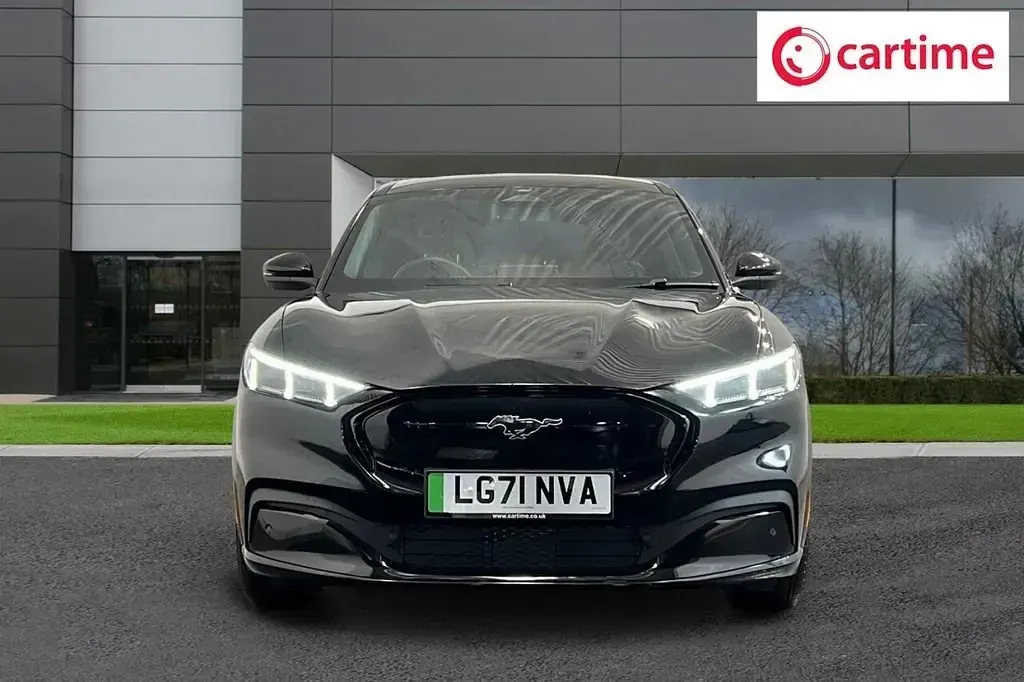 Käytetty Ford Mustang Mach-E Standard Range 197 kW (269 HP) 2021 Musta Katumaasturi