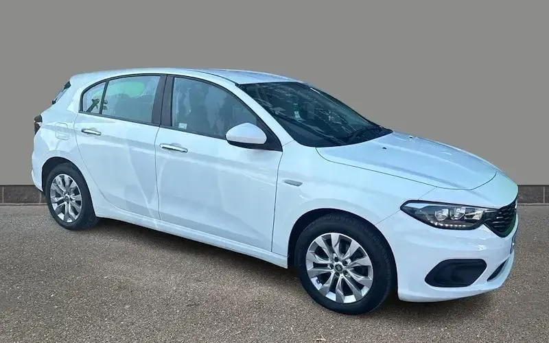 Used Fiat Tipo Easy Plus 120 HP (88 kW) 2019 Hatchback