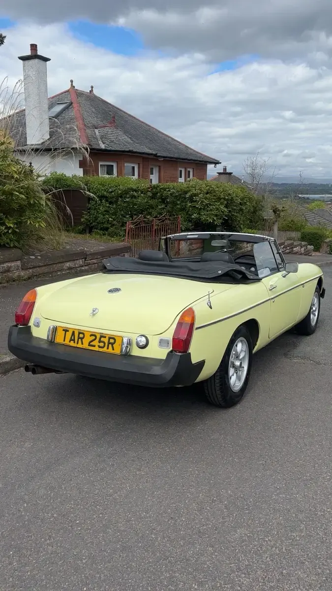Used MG B 95 HP (69 kW) 1977 Yellow Cabriolet