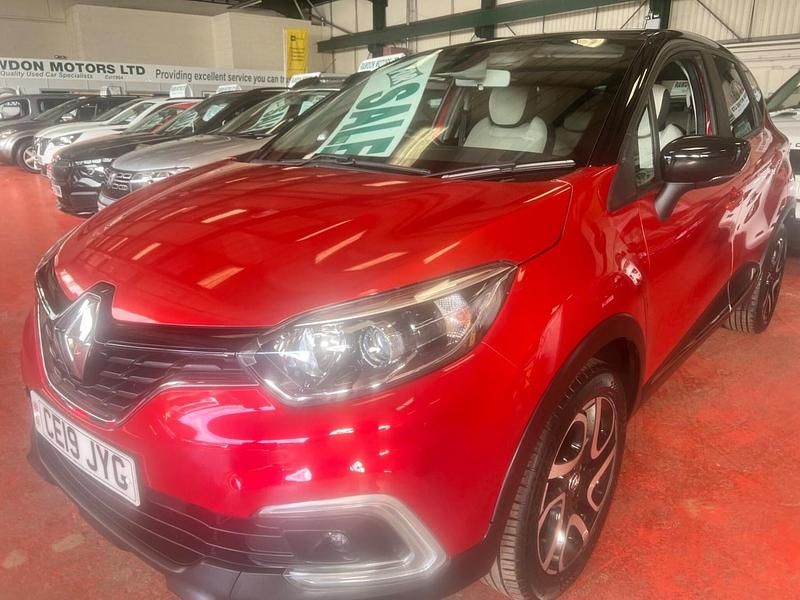 Red/black Used 2019 Renault Captur Iconic SUV | £8,240 (Fair price) - Image 1/4