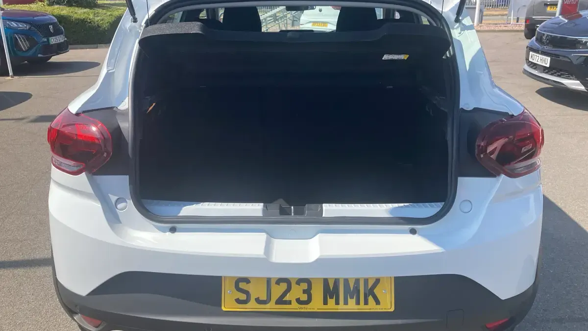 Used Dacia Sandero Stepway 91 HP (66 kW) 2023 White Hatchback