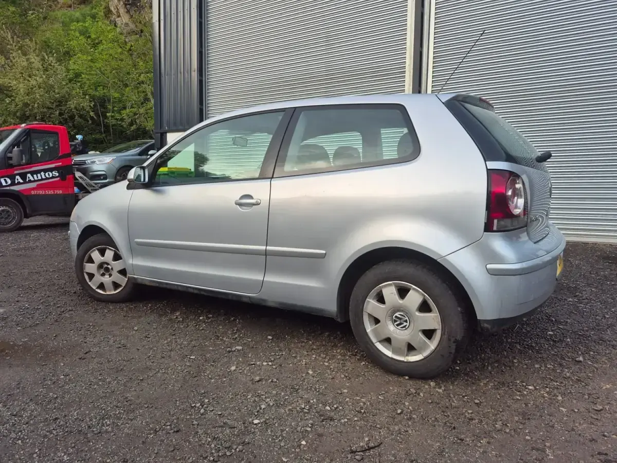 Second-hand VW Polo S 55 CP (40 kW) 2005 Argintiu Hatchback