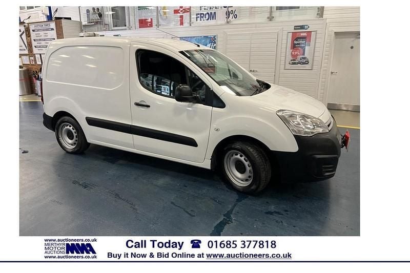 White Used 2017 Citroën Berlingo MPV | £4,160 (Super price) - Image 1/4