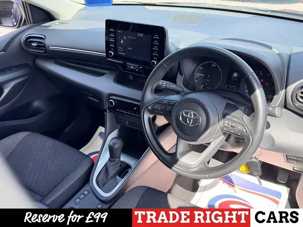 Used Toyota Yaris 114 HP (83 kW) 2023 Blue Hatchback
