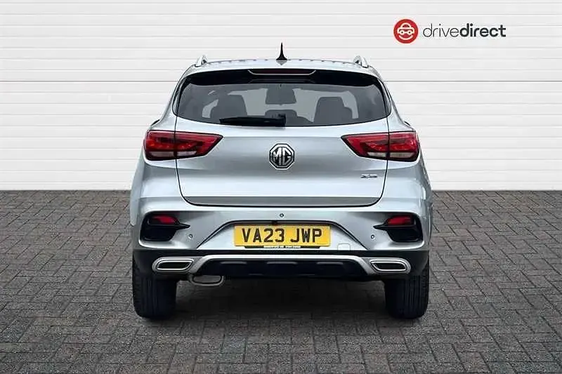 Używany MG ZS Exclusive 111 KM (81 kW) 2023 Srebrny SUV