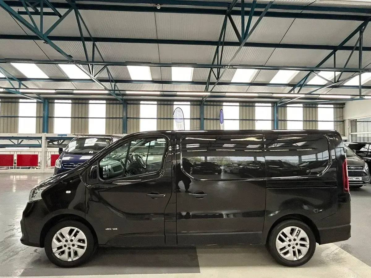 Used Renault Trafic 2015 Black MPV