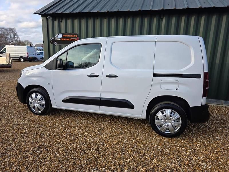 Used Peugeot Partner Premium 2023 White MPV