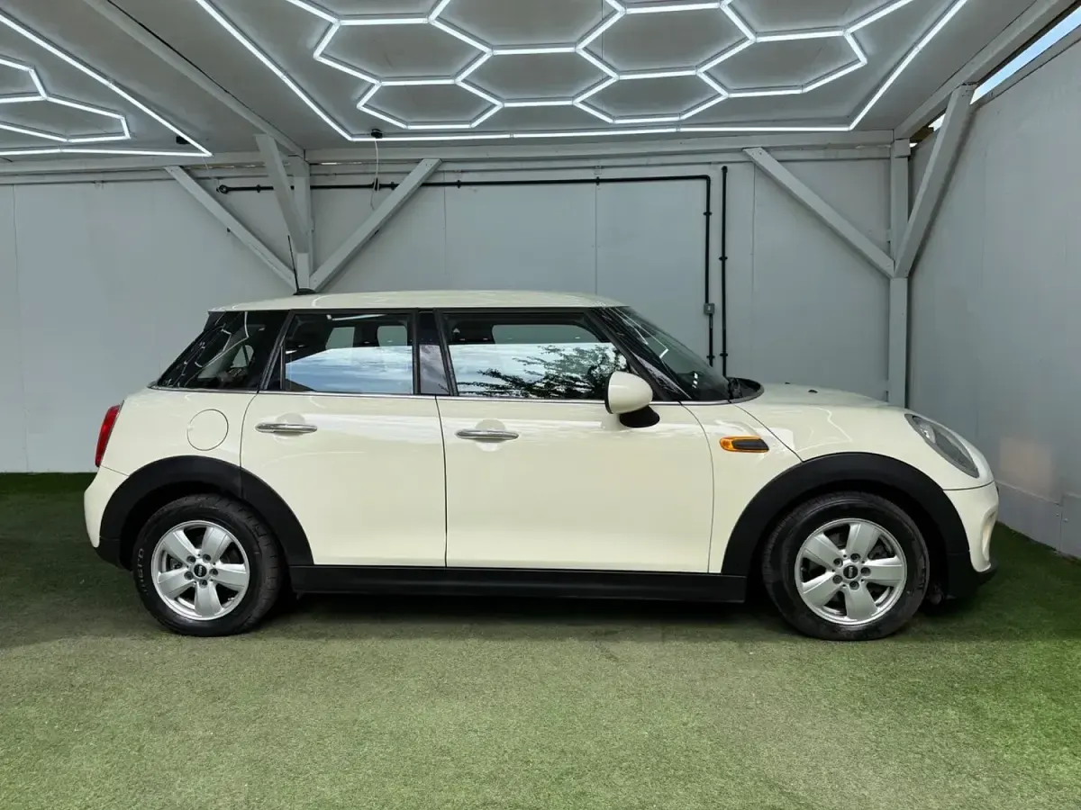Used Mini Cooper D Hatch 116 HP (85 kW) 2016 White Hatchback