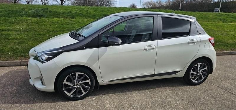 Used Toyota Yaris 2019 White/black Hatchback