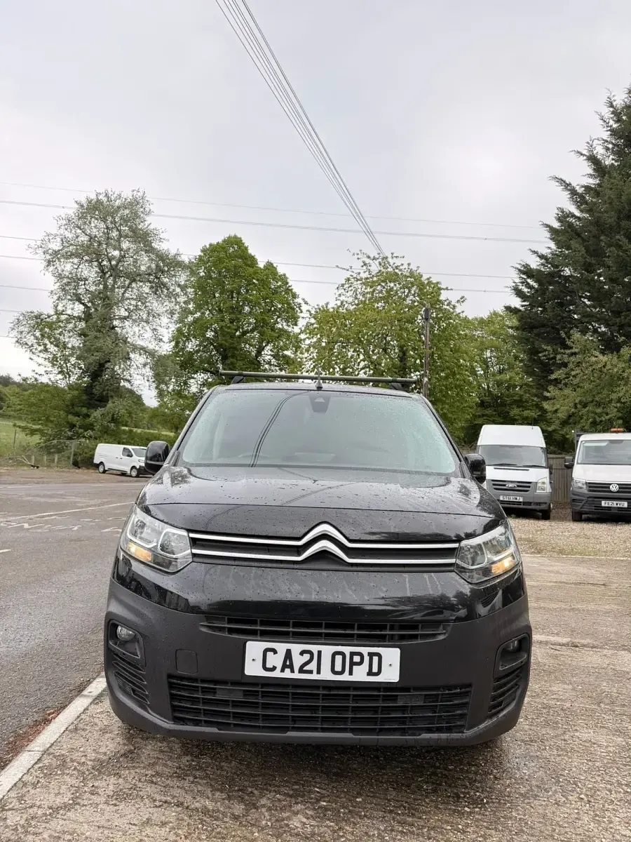 Usado Citroën Berlingo 130 HP (95 kW) 2021 Preto Monovolume