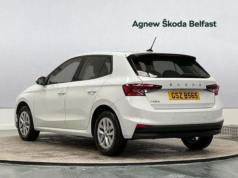Used Skoda Fabia Comfort 59 HP (43 kW) 2023 Moon white metallic Hatchback