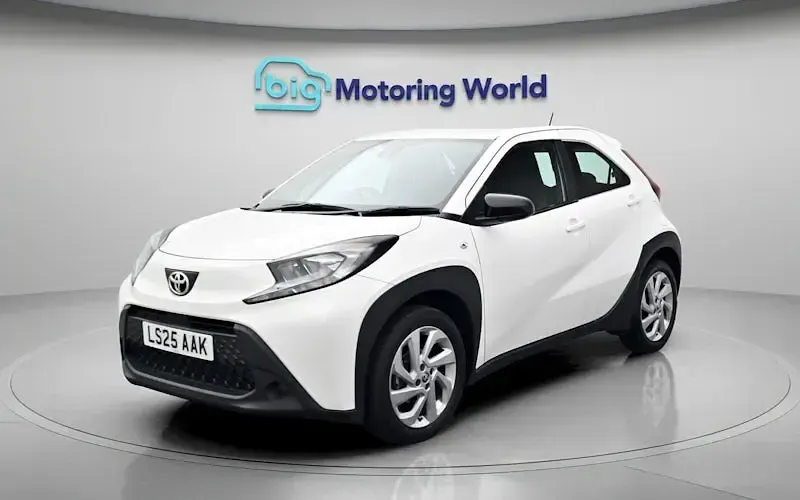 Used Toyota Aygo X PURE 72 HP (52 kW) 2025 White SUV