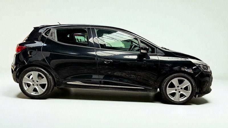 Used Renault Clio IV Dynamique 90 HP (66 kW) 2015 Black Hatchback