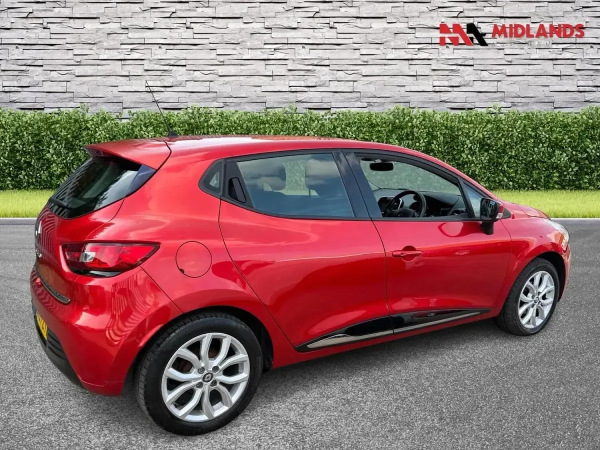 Used Renault Clio Dynamique 75 HP (55 kW) 2017 Red Hatchback