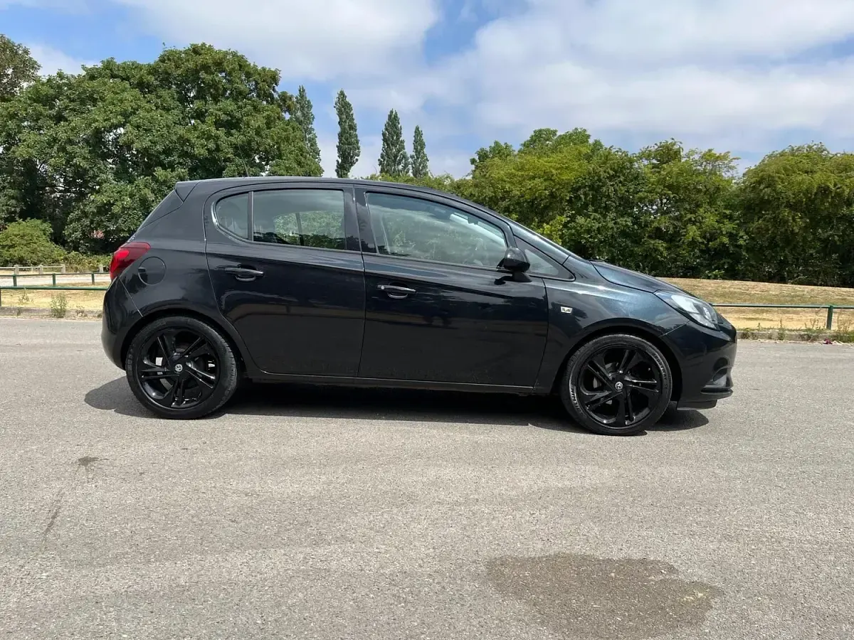 Used Vauxhall Corsa Design Edition 70 HP (51 kW) 2015 Black Hatchback