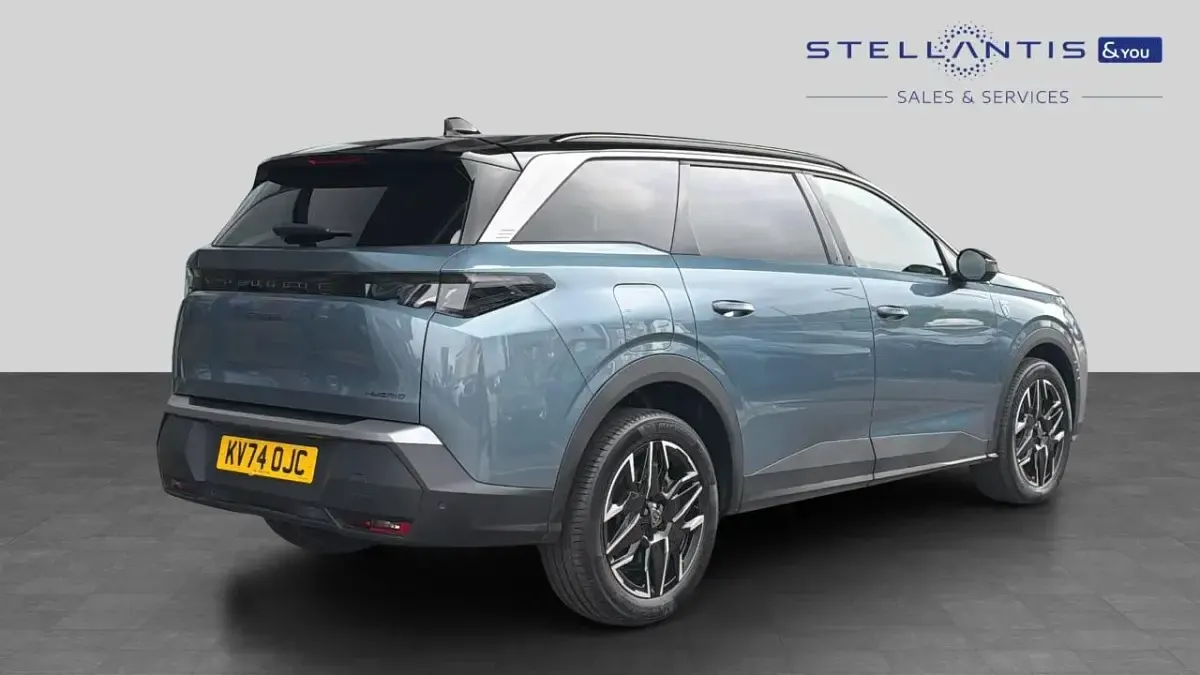 Second-hand Peugeot 5008 GT 134 CP (98 kW) 2024 Albastru SUV