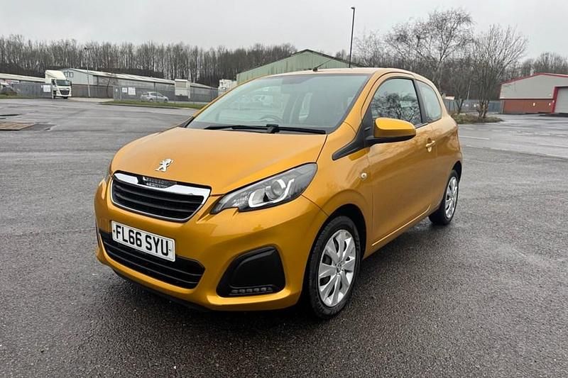 Used Peugeot 108 Active 68 HP (50 kW) 2016 Yellow Hatchback