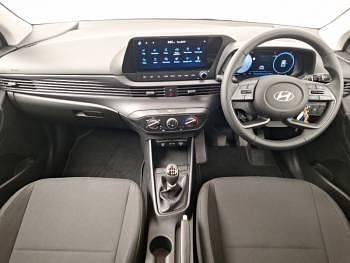 Used Hyundai i20 Advanced 100 HP (73 kW) 2025 White Hatchback