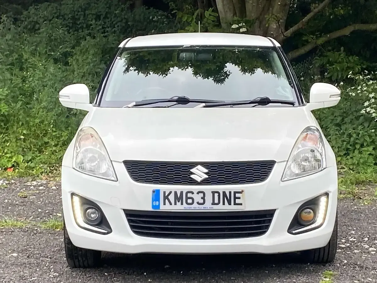 Used Suzuki Swift SZ4 2013 White Hatchback