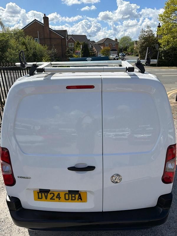 Used Vauxhall Combo S 100 HP (73 kW) 2024 White MPV
