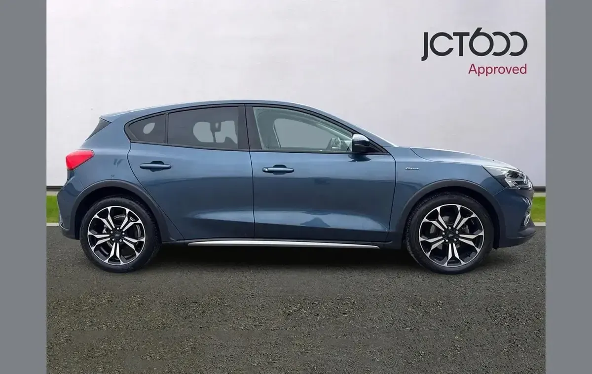 Used Ford Focus Active X 153 HP (112 kW) 2022 Blue Hatchback