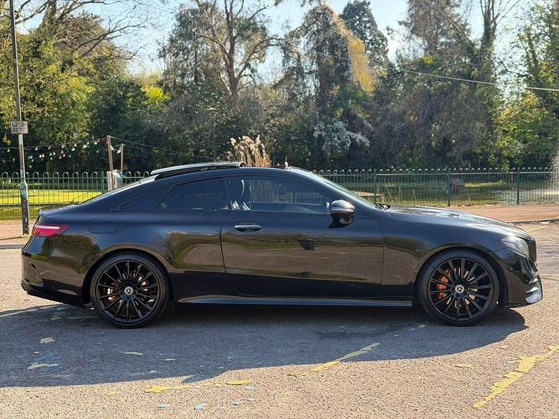 Begagnad Mercedes E220 AMG Line Premium Plus 2017 Svart Sportkupé