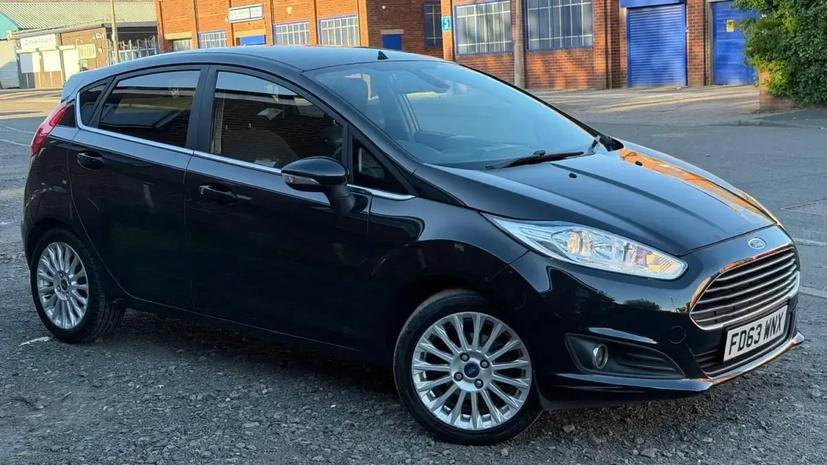 Begagnad Ford Fiesta Titanium 2014 Svart Halvkombi