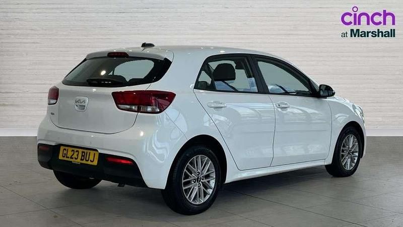 Begagnad Kia Rio 83 HK (61 kW) 2023 Vit Halvkombi