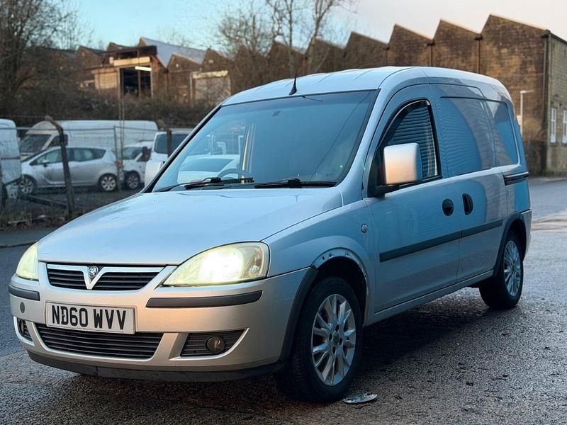 Used Vauxhall Combo 75 HP (55 kW) 2011 Silver MPV