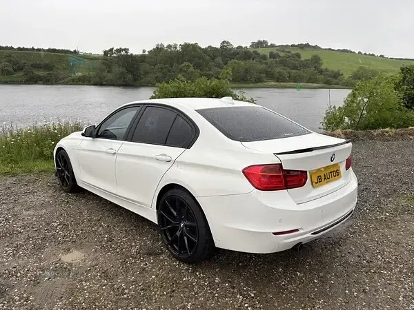 Used BMW 318 Sport Line 2014 White Sedan