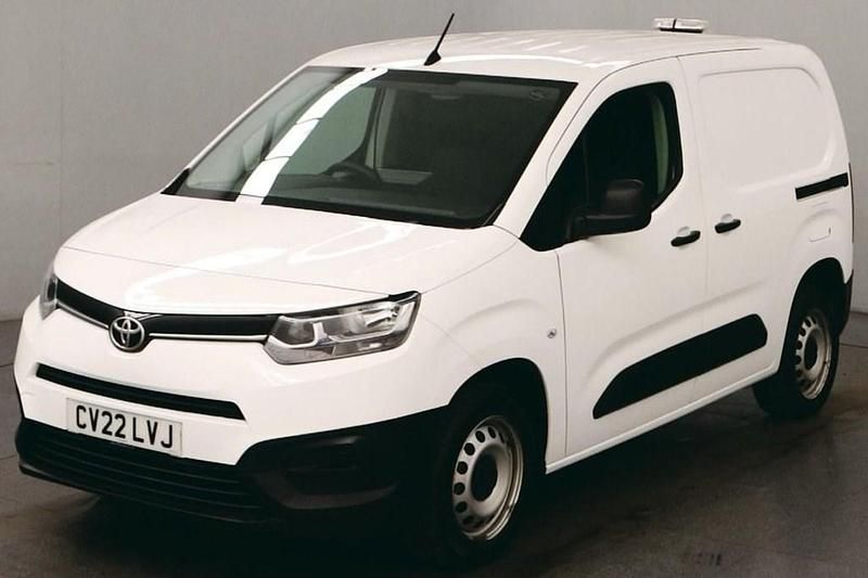 Used Toyota Proace Active 100 HP (73 kW) 2022 White MPV