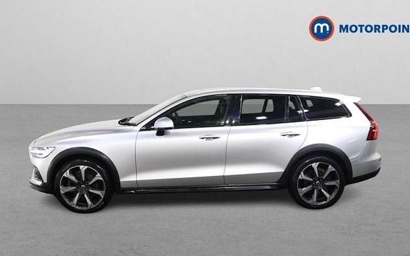 Used Volvo V60 CC 250 HP (183 kW) 2021 Silver Estate