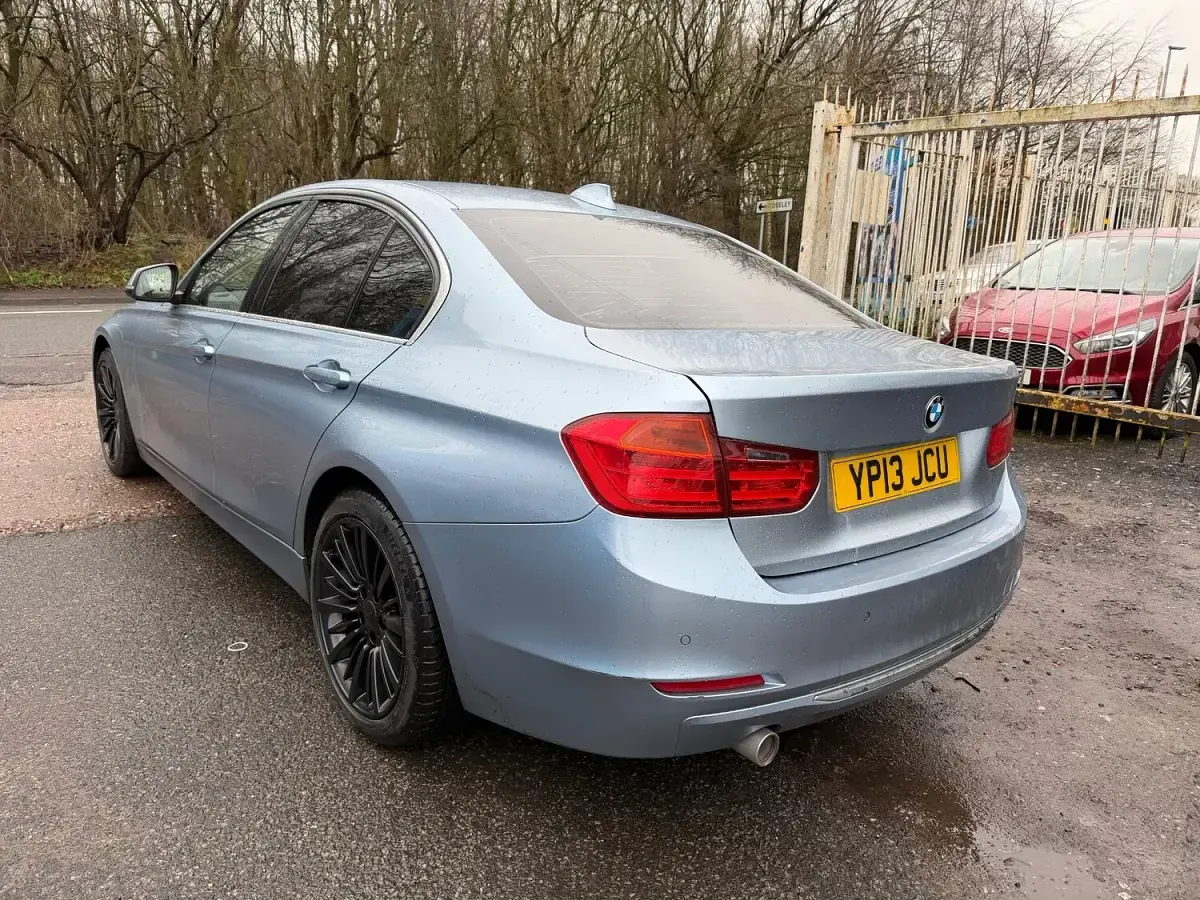 Used BMW 318 Luxury Line 2013 Blue Sedan