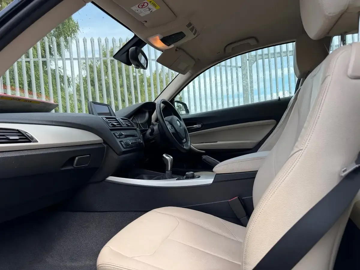 Used BMW 114 Performance 102 HP (75 kW) 2014 White Hatchback