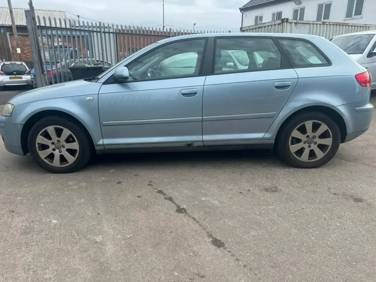 Używany Audi A3 2005 Niebieski Hatchback