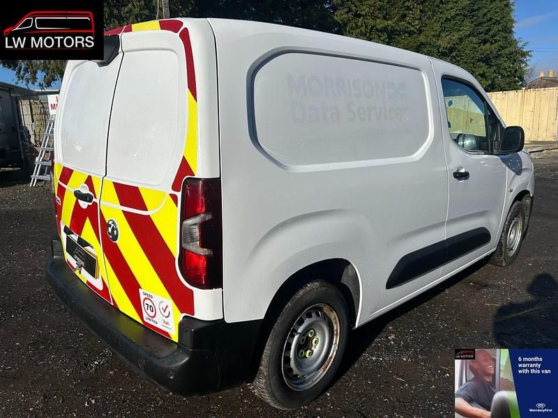 Used Vauxhall Combo 100 HP (73 kW) 2021 White MPV